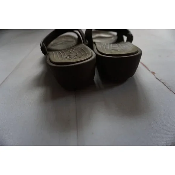 Crocs Women's Patricia Wedge Sandals in Brown - Size 8 - Picture 9 of 13